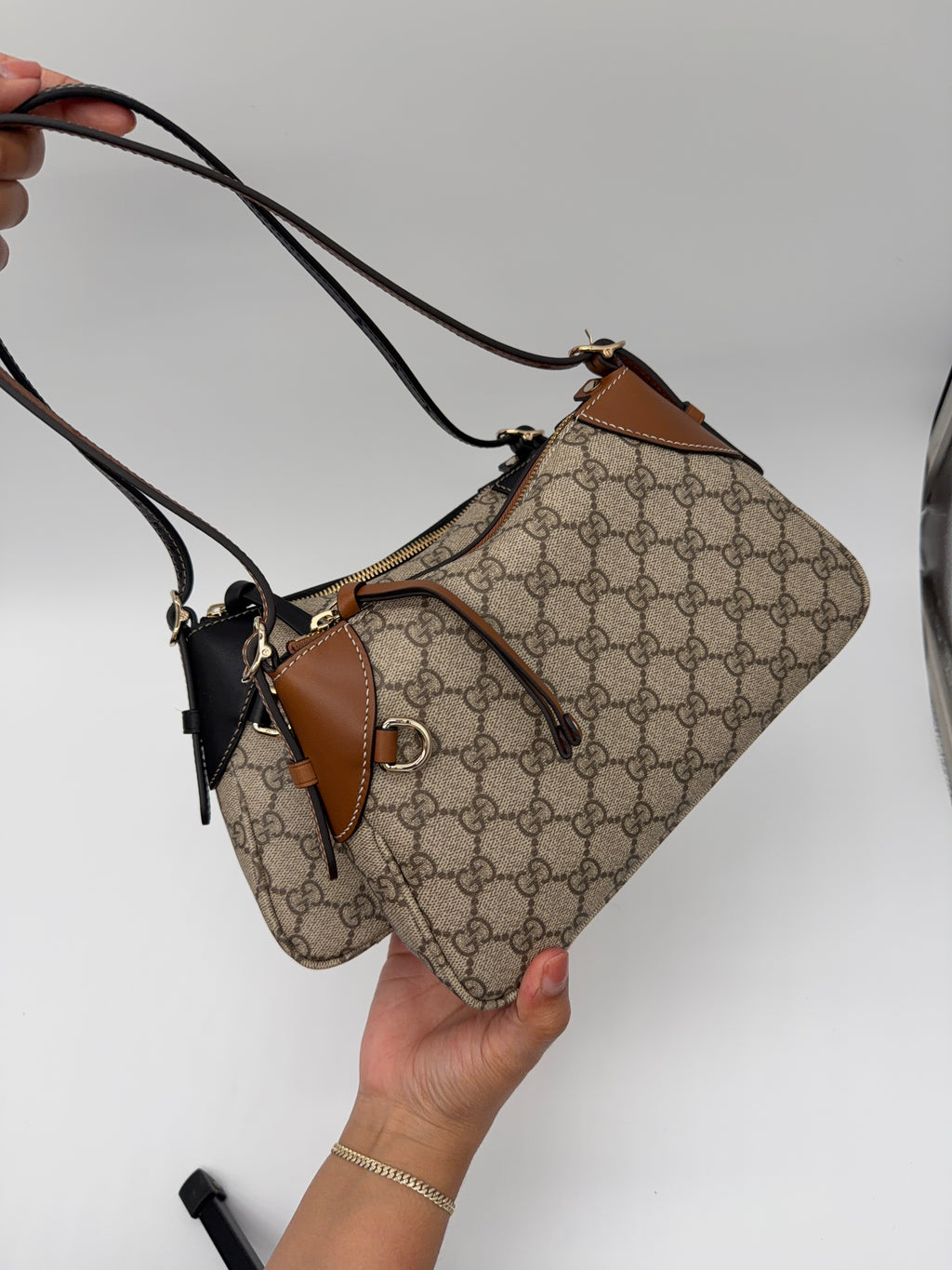 Bolsa GG Emblem Small Shoulder Bag